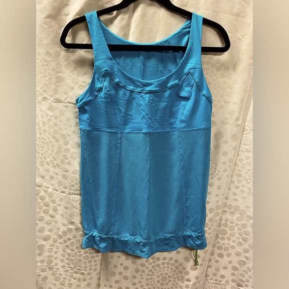 2037 -Lululemon Run: Ta Ta Topper
Spry Blue- size 8 - Picture 3 of 5
